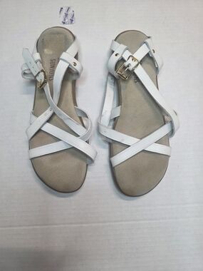 G.H. Bass & Co White Strappy Sandals Size 7M Casual Comfort